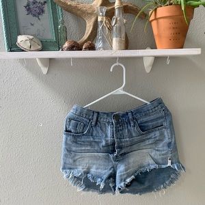 One Teaspoon outlaws distressed denim shorts 26